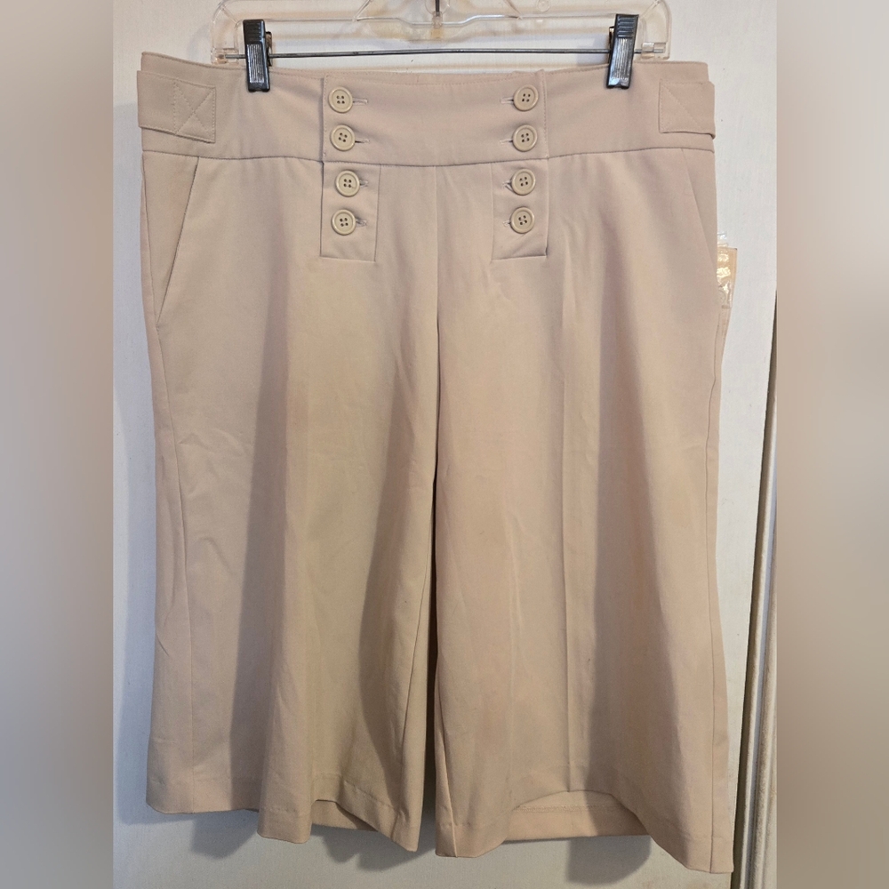 Guess Chic Cream High-Waisted Gaucho Pants Size 30